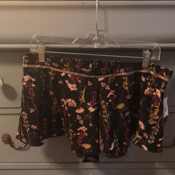 🆕NWT silk pj shorts - GORGEOUS - Picture 3 of 5